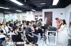 专业导师+硬核课程！揭秘悦风美妆学院口碑爆棚的秘诀