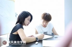 三所化妆培训机构从入学到就业，全程服务更贴心